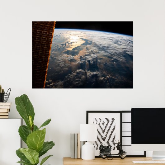 Sunglint blickt vor Celebes Meer in Südostasien Poster (Heimbüro)