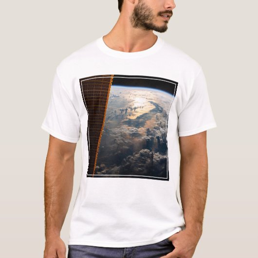 Sunglint blickt vor Celebes Meer in Südostasien T-Shirt (Vorderseite)