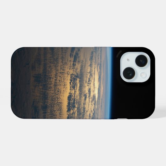 Sunglint strahlt aus einem teilweise bewölkten Süd iPhone 15 Hülle (Rückseite (Horizontal))