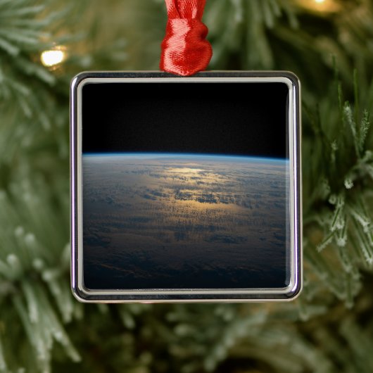 Sunglint strahlt aus einem teilweise bewölkten Süd Ornament Aus Metall (Baum)