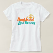 Sunkissed Sea Breezy; Retro Surf-Inspired  Summer  T-Shirt (Design vorne)