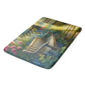 Sunlit Garden Pathway Gate Scene Badematte (Schrägansicht)