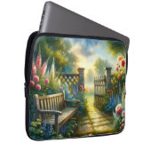 Sunlit Garden Pathway Gate Scene Laptopschutzhülle (Vorne Rechts)