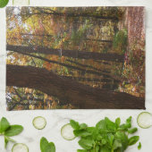 Sunlit Herbstweg im Laurel Hill Staat Park Handtuch (Gefaltet)