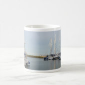 Sunlit Masts Kaffeetasse (Mittel)