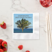 Sunlit Palm Outlook | Family Name & Trip Year Serviette (Beispiel)
