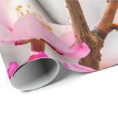 Sunlit Pink Sakura Blume. Cherry Blossoms Geschenkpapier (Rolleneckpunkt)