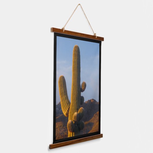 Sunlit Saguaro Cactus Wandteppich Mit Holzrahmen (Gewinkelt)