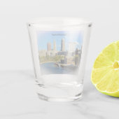 Sunny Cleveland River Skyline Schnapsglas (Rückseite)
