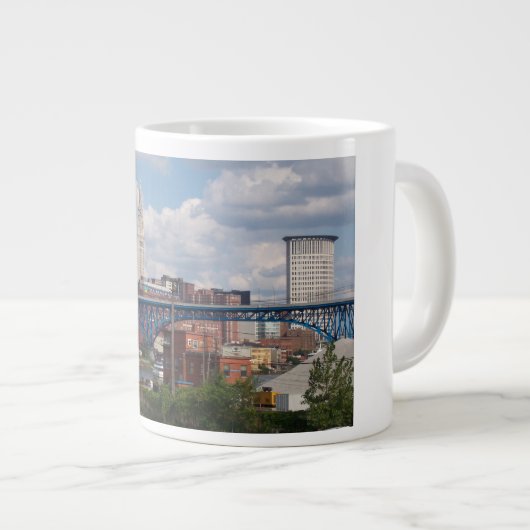 Sunny Cleveland Skyline Tasse (Vorderseite Rechts)