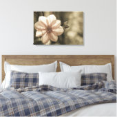 Sunny Dahlia Leinwanddruck (Insitu (Schlafzimmer))