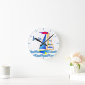 Sunny Sailing Day Custom Runde Wanduhr (Zuhause)