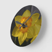 Sunny Yellow Daffodil Runde Wanduhr (Winkel)