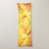 Sunny Yellow Rose Seitenschläferkissen (Rückseite (Vertikal))