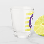 Sunny Yellow Striped Purple Monogram Schnapsglas (Links)