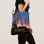 Sunrise Between Wildflower Silhouettes Reusand Tasche (Von Nahem)