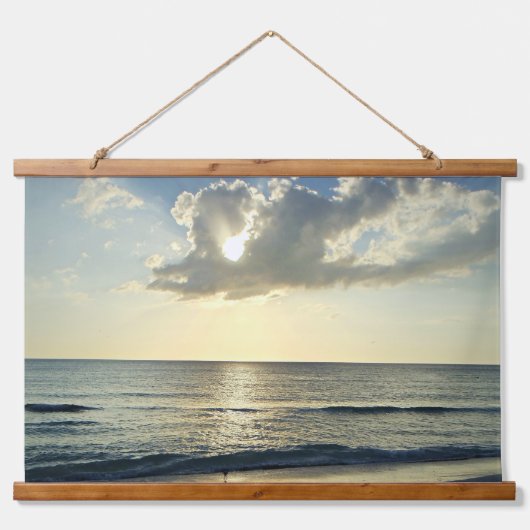 Sunrise Calm Across the Coast Wandteppich Mit Holzrahmen (Vorne)