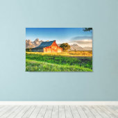 Sunrise in Moulton Barn Leinwanddruck (Insitu (Holzboden))