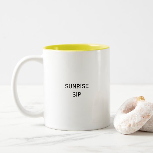 Sunrise Sip Inspiration Zitat Zweifarbige Tasse (Mit Donut)