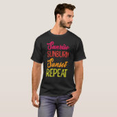 Sunrise Sunburn Sunset Repeat Vacation Holiday Rel T-Shirt (Vorne ganz)