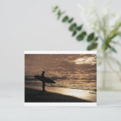 Sunrise Surfer Postkarte (Stehend Vorderseite)
