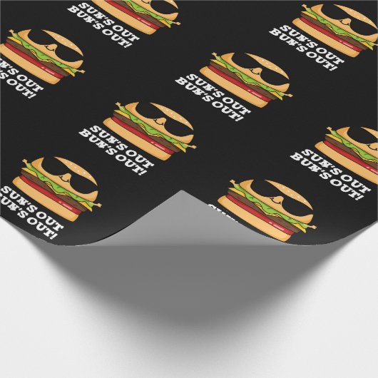 Sun's Out Bun's Out Funny Burger Pun Dark BG Geschenkpapier (Ecke)