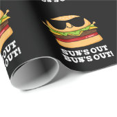 Sun's Out Bun's Out Funny Burger Pun Dark BG Geschenkpapier (Rolleneckpunkt)