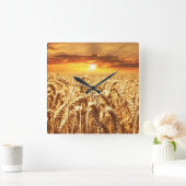 Sunset and Wheat Field Quadratische Wanduhr (Zuhause)