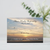 Sunset Beach Wedding RSVP Card (Stehend Vorderseite)