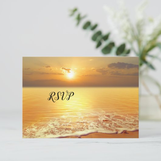 Sunset Beach Wedding RSVP Card (Stehend Vorderseite)