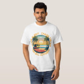 Sunset Chase Camper Van Beach T-Shirt (Vorne ganz)