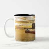 Sunset Freighter Zweifarbige Tasse (Links)
