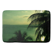 SunSet Green Blue Sky & Sea Silhouetted Palm Tree Badematte (Vorderseite)