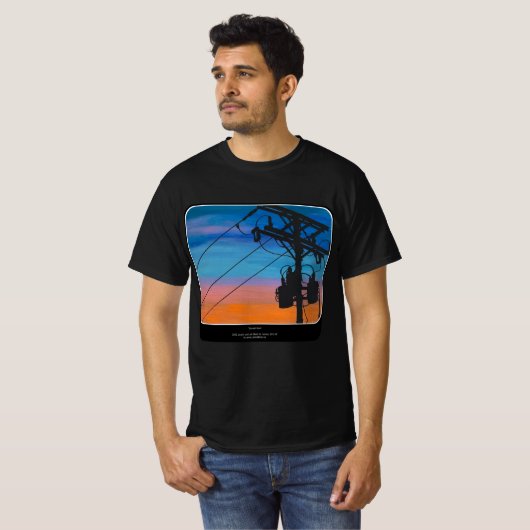 'Sunset Hum' Gemälde auf einem T-Shirt (Vorne ganz)