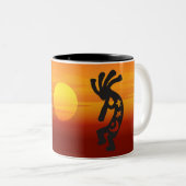 Sunset Kokopelli Zweifarbige Tasse (VorderseiteRechts)
