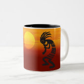 Sunset Kokopelli Zweifarbige Tasse (VorderseiteRechts)
