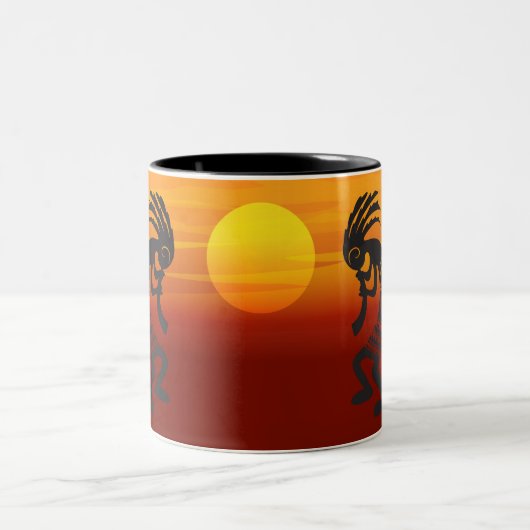 Sunset Kokopelli Zweifarbige Tasse (Mittel)