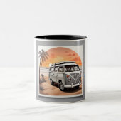 "Sunset Kombi Beach Mug - Coastal Adventure Cup" Zweifarbige Tasse (Mittel)