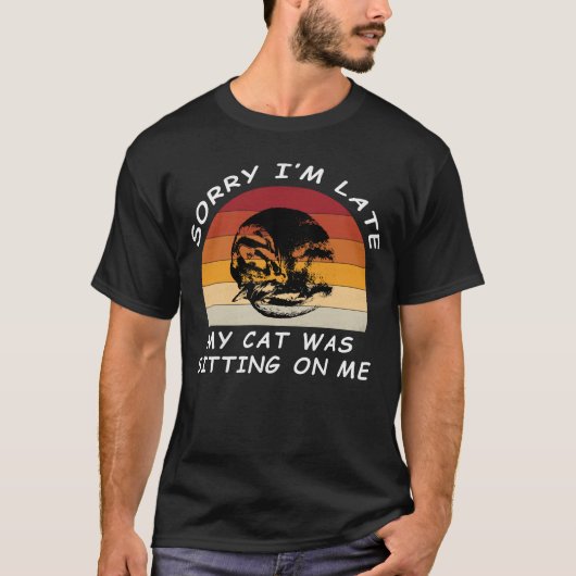 Sunset Nap: Retro Cat Dream T-Shirt (Vorderseite)