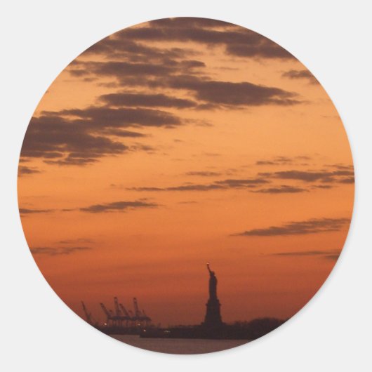 Sunset New York Harbour and Statue of Liberty USA Runder Aufkleber (Vorderseite)