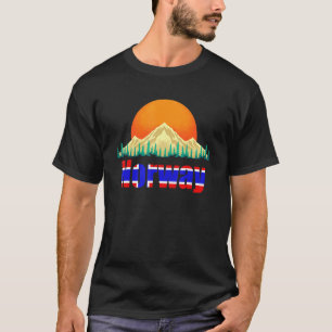 Sunset Norwegische Flaggenberge Nordisches Land od T-Shirt