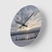 Sunset over frozen lake runde wanduhr (Winkel)