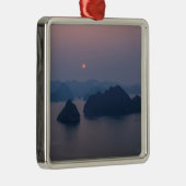 Sunset over Halong Bay - Vietnam, Asien Ornament Aus Metall (Rechts)