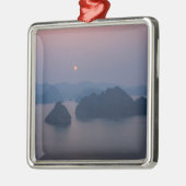 Sunset over Halong Bay - Vietnam, Asien Ornament Aus Metall (Links)