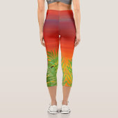 Sunset Parrot and Butterfly Capri Leggings (Rückseite)
