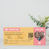 Sunset Pink & Goldenrod Boarding Pass Wedding Einladung (Stehend Vorderseite)