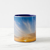 Sunset Sky Clouds Blue Zweifarbige Tasse (Mittel)