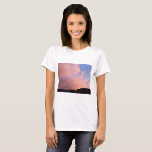 Sunset Sky With Pink Clouds Over Silhouetted Hills T-Shirt (Vorne ganz)