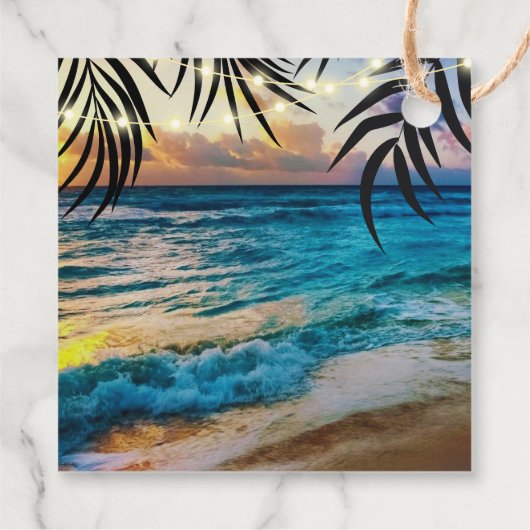 Sunset String Lights Beach Geschenkanhänger (Rückseite)