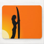 Sunset Surfer Girl mit Surfbrett Mousepad (Vorne)